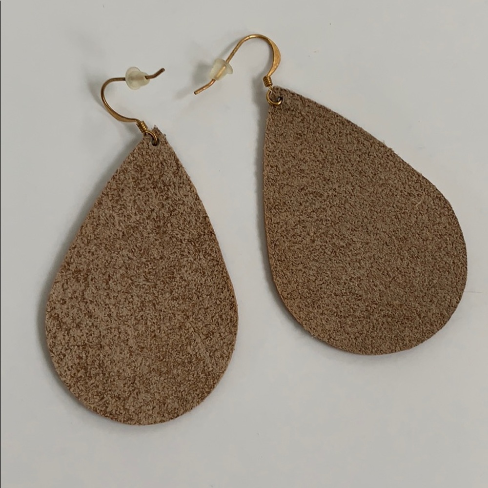 Leopard or chetach print leather earrings - Picture 2 of 3